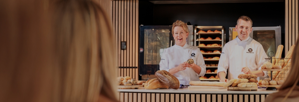 Chefs Monique en Jeroen demonstreren Pastridor brood