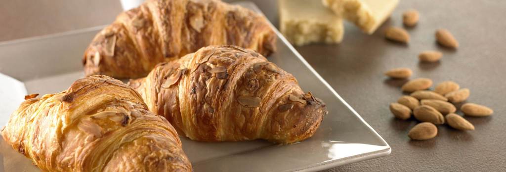 21830000 Marzipan Croissant_mood