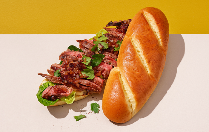 Philly Cheese Steak op Potato Baguette