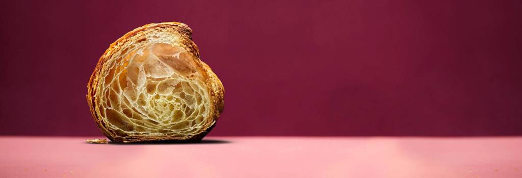 1721_2445_223805_223162_rechte croissant doorsnede achtergrond kleur_