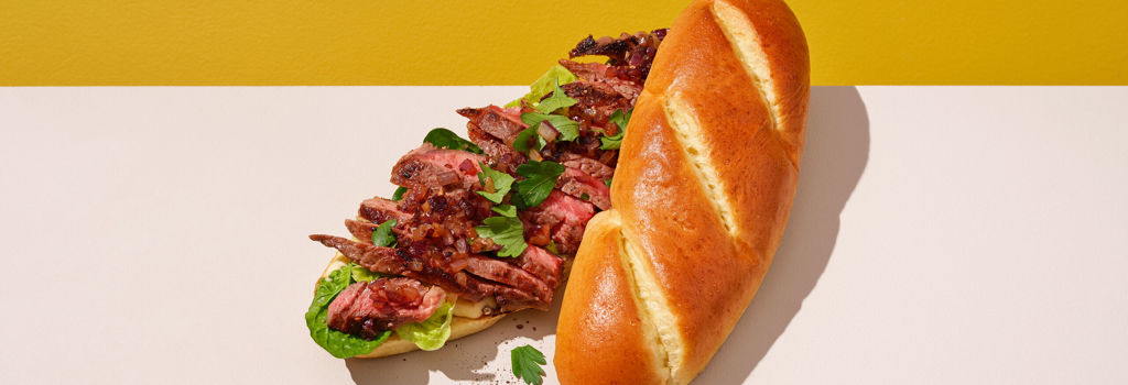 230350_SANDWICH-BAGUETTE-POTATO_PHILLY-CHEESE-STEAK-POTATO-SANDWICH-BAGUETTE_Liggend_lr